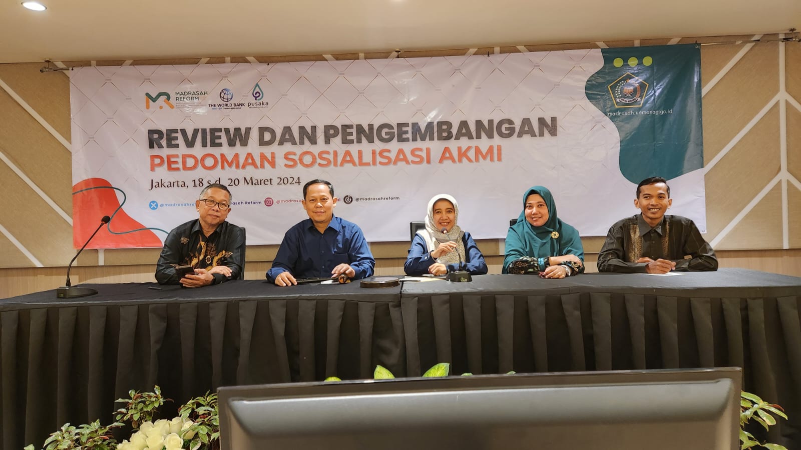 Review Dan Pengembangan Pedoman Sosialisasi AKMI Review Dan Pengembangan Pedoman Sosialisasi AKMI