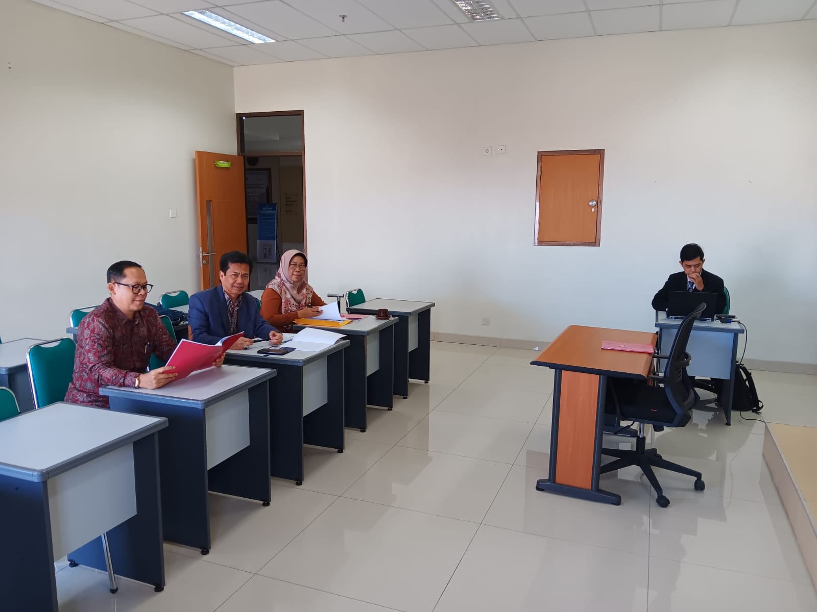 Ujian Seminar Proposal Program Magister Fathur Rohman Fawzi Ujian Seminar Proposal Program Magister Fathur Rohman Fawzi