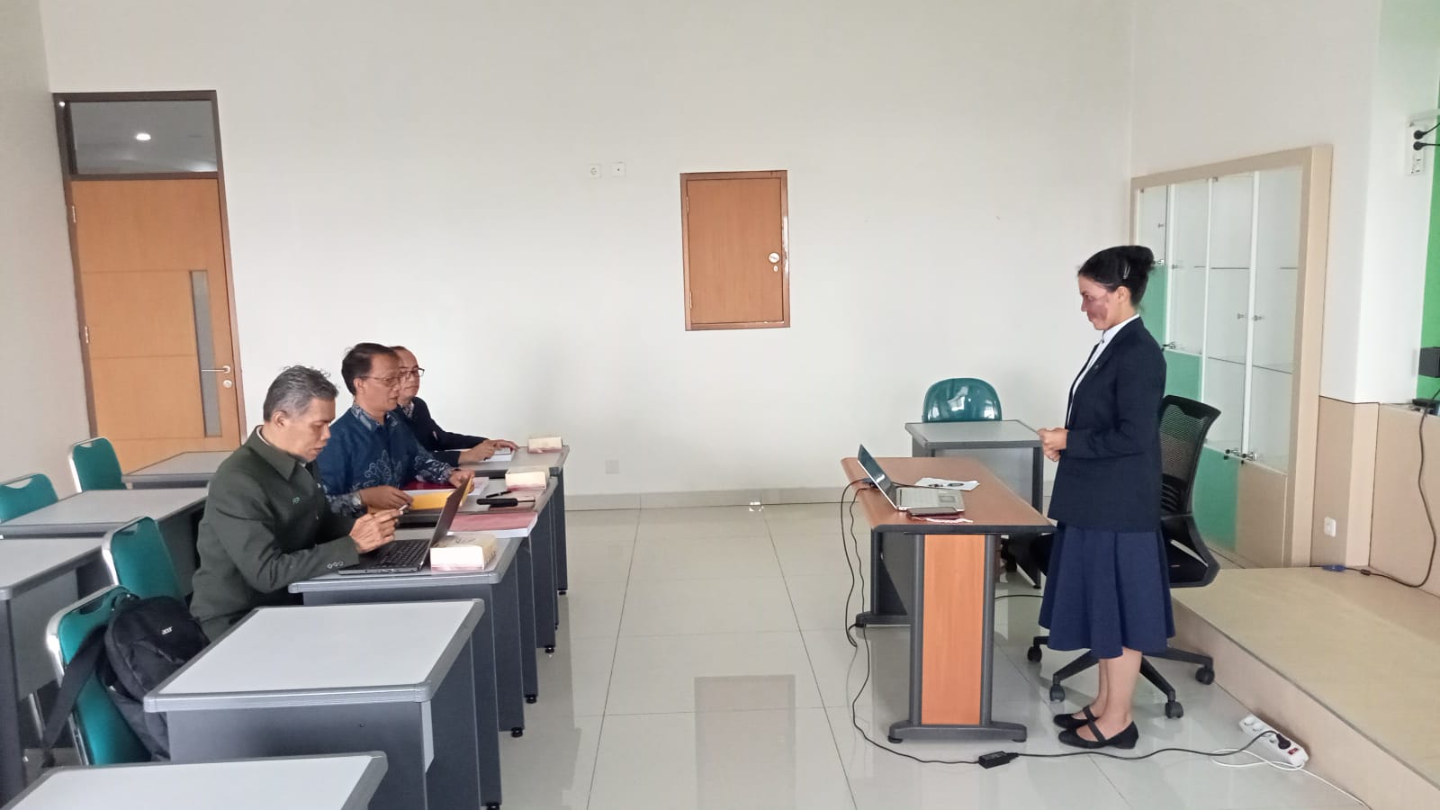 Ujian Sidang Tahap 2 Program Magister Henni Sidabungke