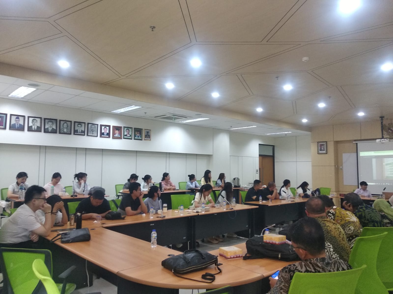 Perkuliahan kelas Kerjasama internasional dengan Hefei Parida Education Eechnology Perkuliahan kelas Kerjasama internasional dengan Hefei Parida Education Eechnology