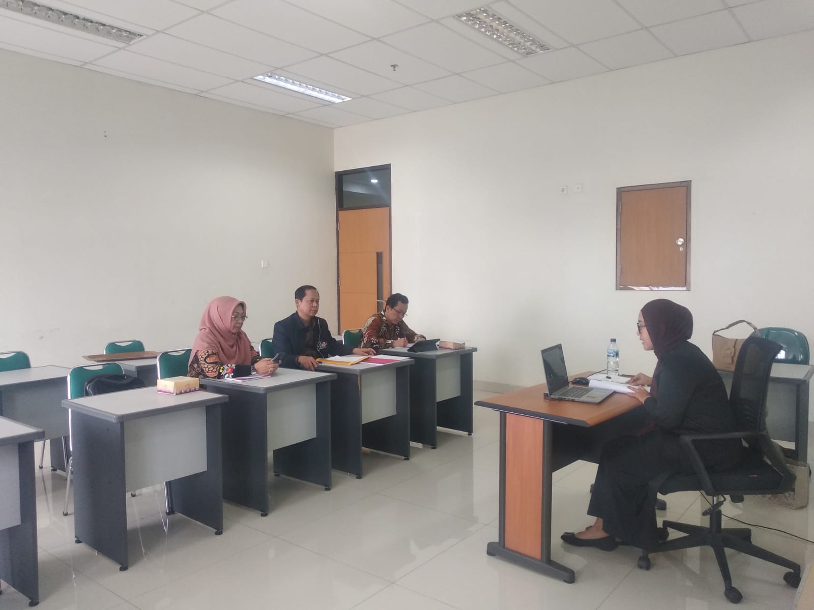 Ujian Seminar Proposal Disertasi Helina Apriyani Ujian Seminar Proposal Disertasi Helina Apriyani