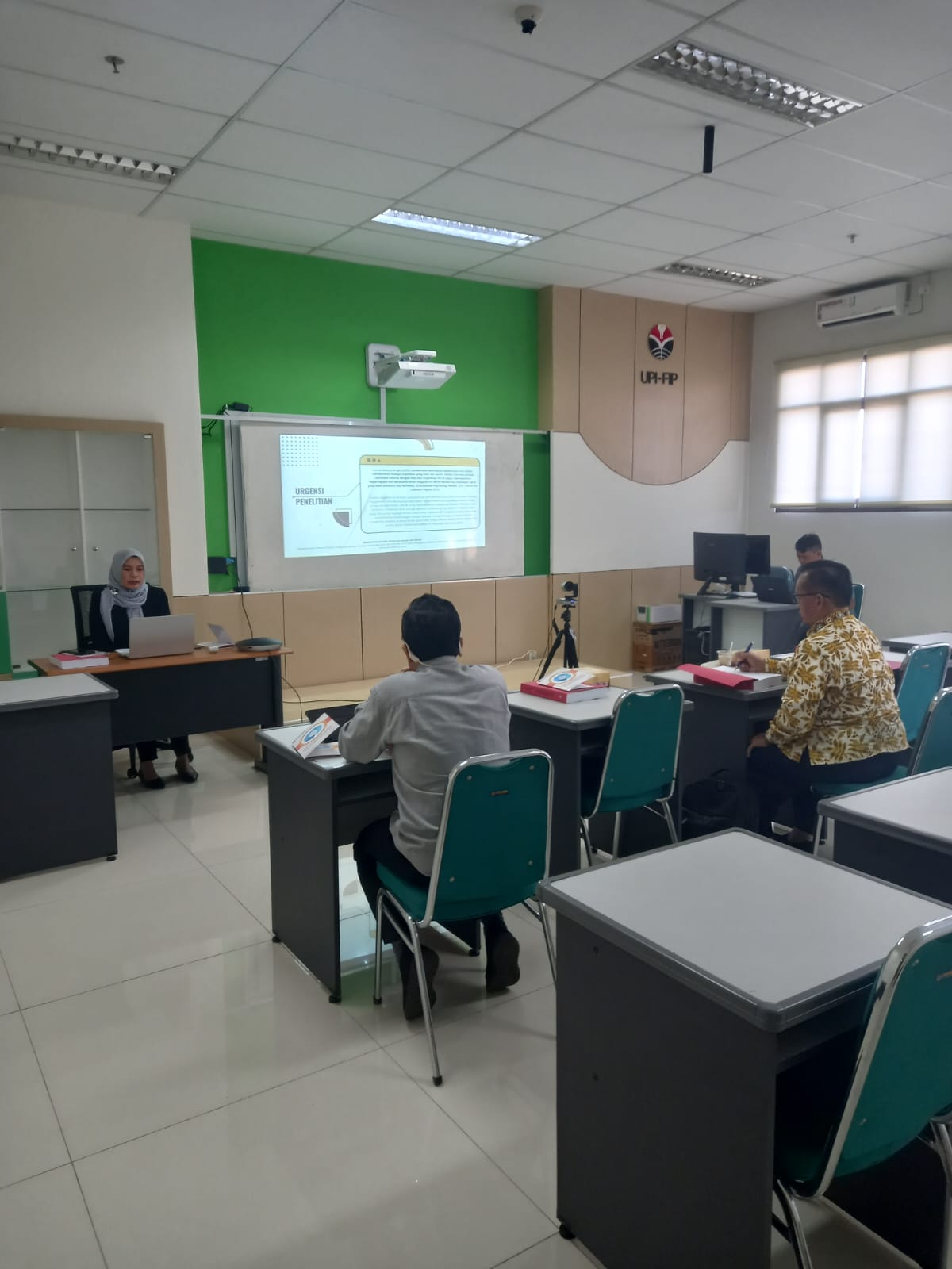 Ujian Tahap 1 Program Doktor Deri Yustin Wulandari Ujian Tahap 1 Program Doktor Deri Yustin Wulandari